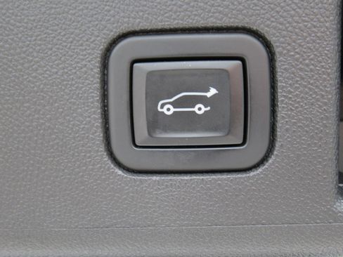 Used 2021 Chevrolet Equinox Premier FWD image 38
