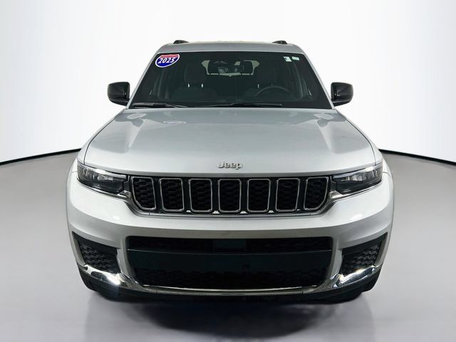 Used 2025 Jeep Grand Cherokee L Laredo RWD image 3