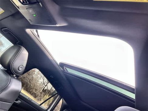 Used 2024 Volkswagen Atlas Cross Sport SE image 32