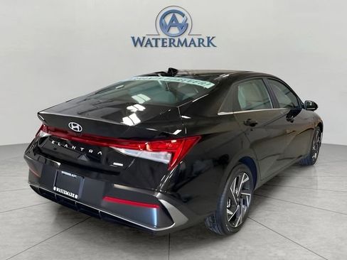 New 2025 Hyundai Elantra Limited image 19