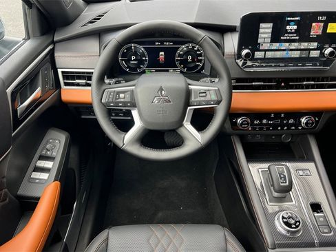 New 2025 Mitsubishi Outlander SEL image 15