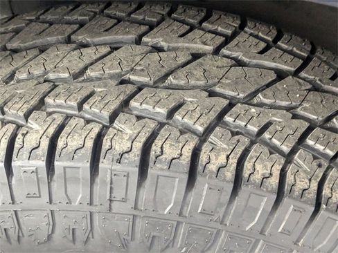 Used 2021 Chevrolet Silverado 1500 LT w/ Safety Package II image 9