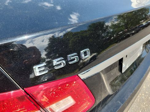 Used 2011 Mercedes-Benz E 550 4MATIC Sedan image 24