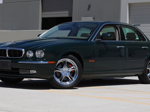 Used 2004 Jaguar XJ8 RWD image 2