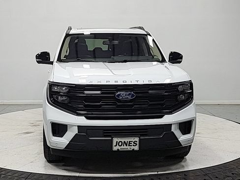 Used 2025 Ford Expedition Active AWD/4WD image 2