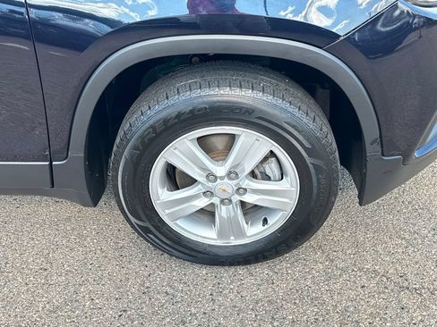 Used 2021 Chevrolet Trax LS AWD/4WD image 39