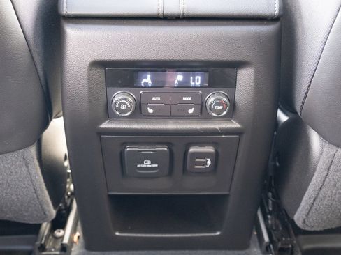 Used 2023 Chevrolet Traverse High Country AWD/4WD image 20