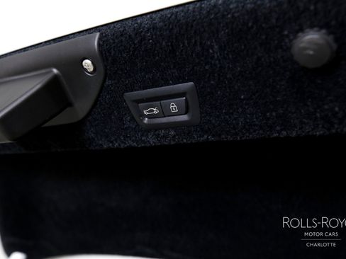 Used 2019 Rolls-Royce Wraith image 22