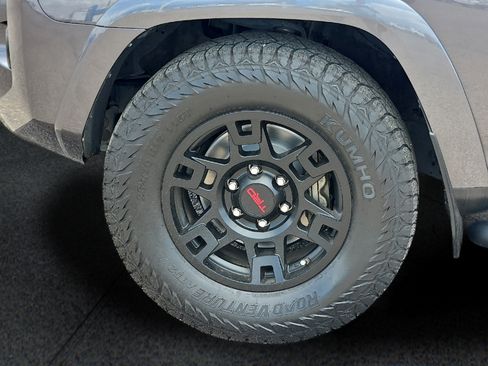 Used 2021 Toyota 4Runner SR5 Premium w/ Moonroof Package RWD image 8