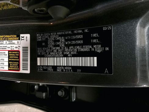 Used 2025 Toyota Highlander Limited AWD/4WD image 37