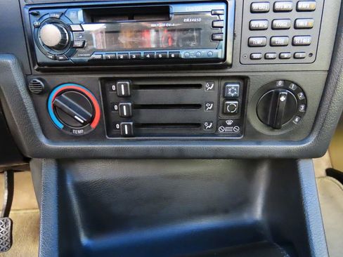 Used 1987 BMW 325i Convertible image 23