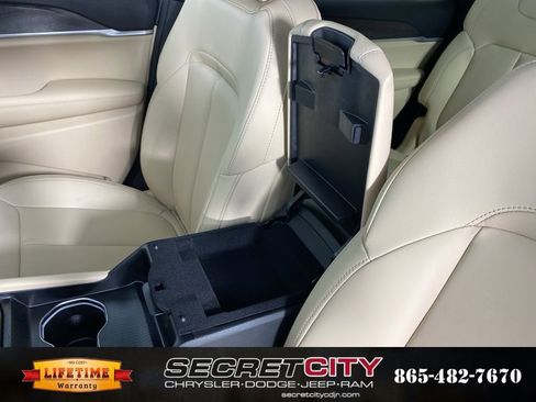 New 2025 Jeep Grand Cherokee L Limited w/ Trailer Tow Package image 26