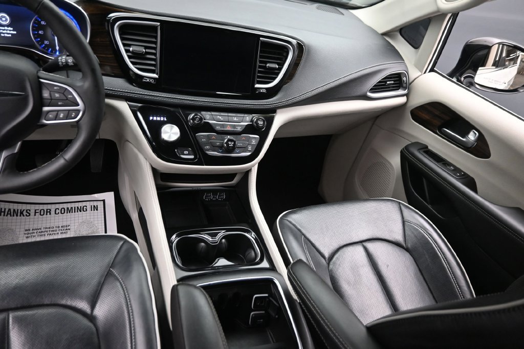Used 2024 Chrysler Pacifica Limited FWD image 15