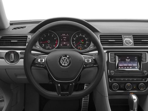 Used 2017 Volkswagen Passat 1.8T R-Line FWD image 7