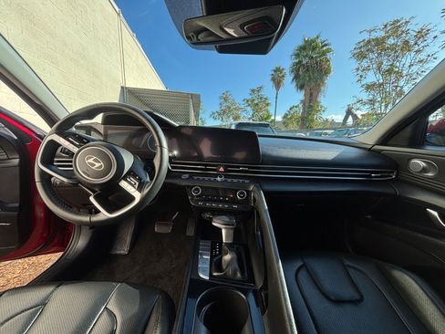 Used 2025 Hyundai Elantra Limited image 43