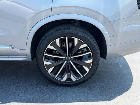 Certified 2025 Volvo XC90 B6 Plus AWD/4WD image 8