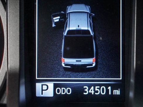 Used 2021 Toyota Tacoma Limited image 22