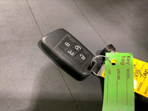 Used 2022 Volkswagen Taos SE image 11