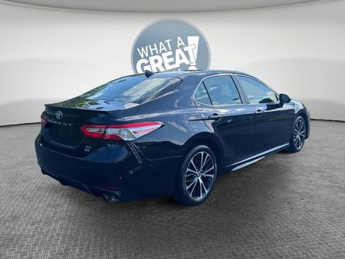 Used 2020 Toyota Camry SE w/ Cold Weather Package AWD/4WD image 3