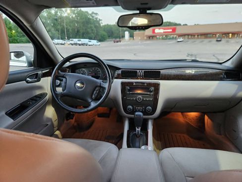 Used 2012 Chevrolet Impala LTZ FWD image 19