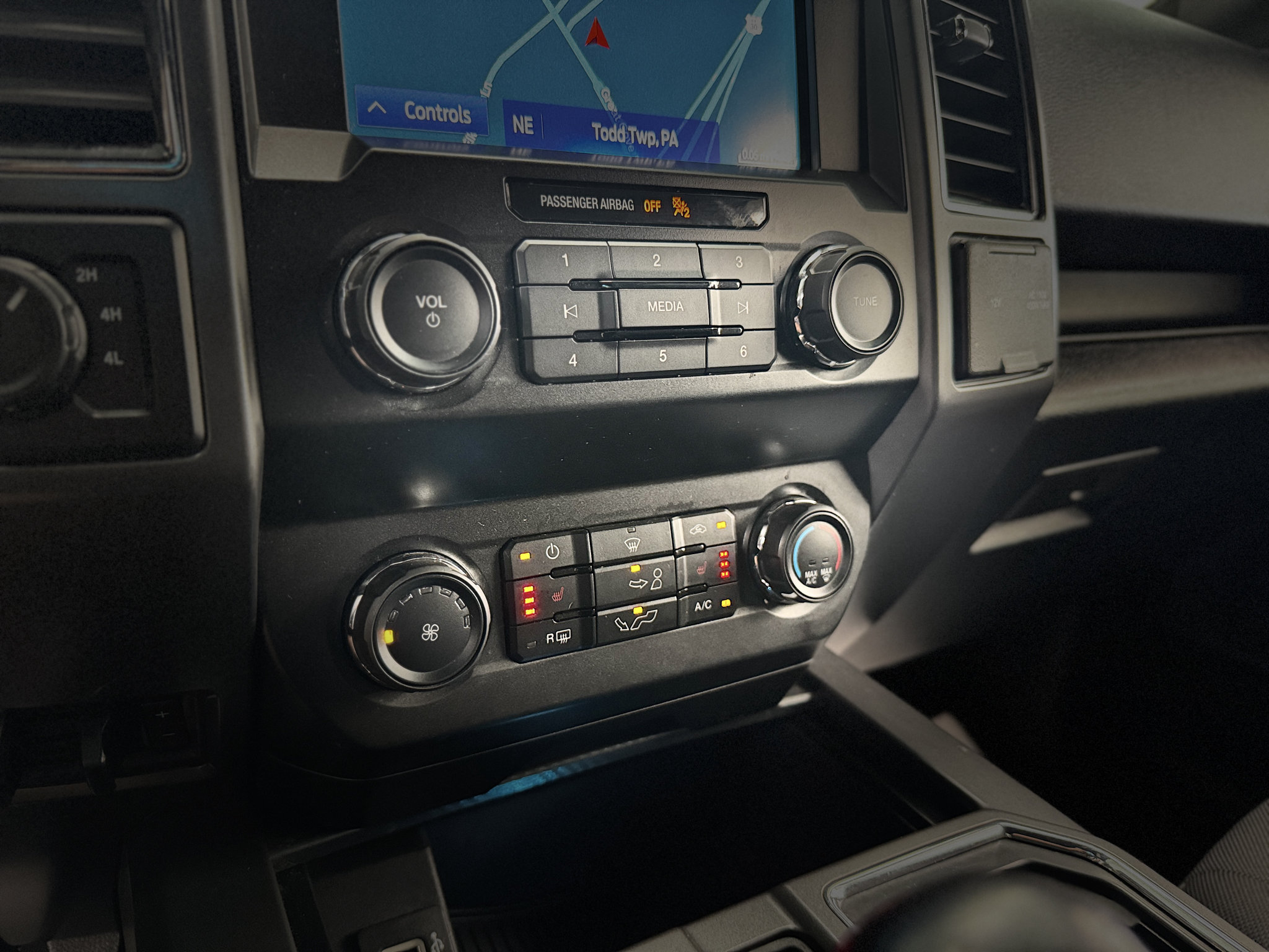 Used 2019 Ford F150 XLT w/ Equipment Group 302A Luxury AWD/4WD image 24