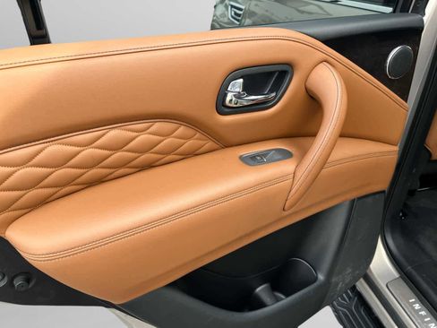 Used 2018 INFINITI QX80 4WD w/ Deluxe Technology Package image 19