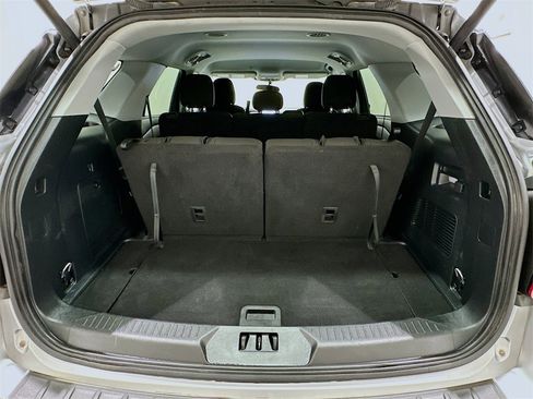 Used 2024 Ford Explorer XLT image 25