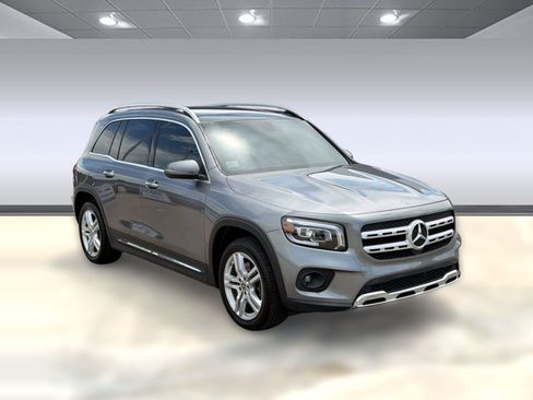 Used 2021 Mercedes-Benz GLB 250 4MATIC w/ Premium Package image 7