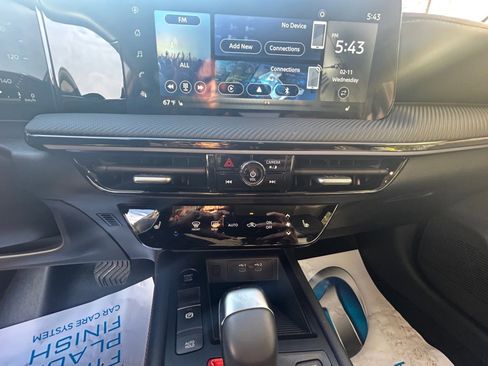 Used 2025 Nissan Kicks SR w/ SR Premium Package image 22