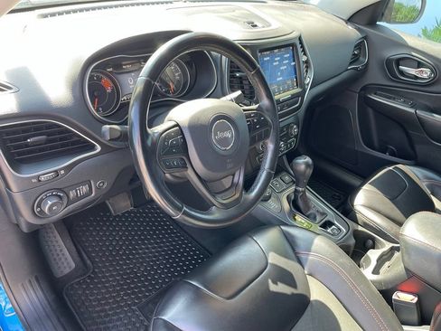 Used 2020 Jeep Cherokee Trailhawk w/ Comfort/Convenience Group AWD/4WD image 12