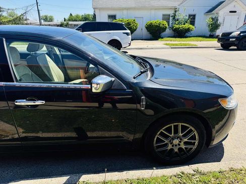 Used 2011 Lincoln MKZ FWD image 3