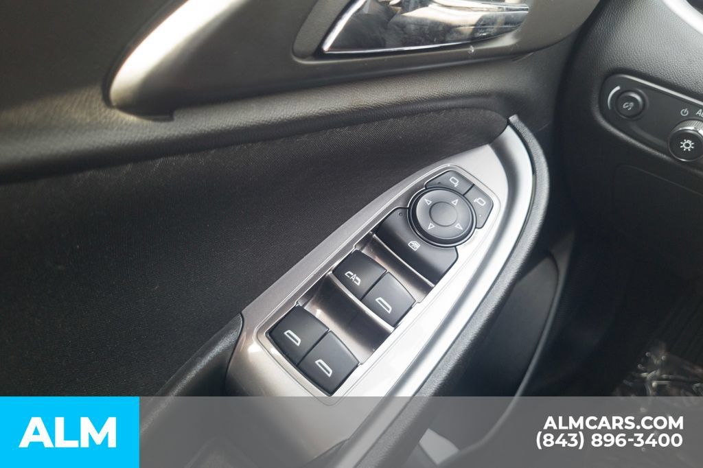 Used 2024 Chevrolet Malibu LT FWD image 33
