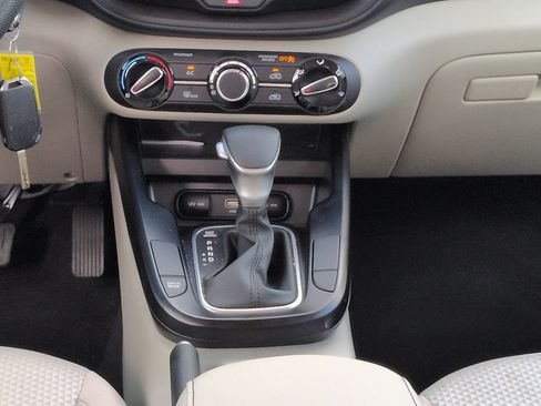 Used 2025 Kia Soul LX w/ LX Technology Package FWD image 18