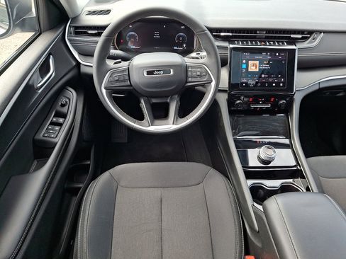 Used 2023 Jeep Grand Cherokee Laredo w/ Luxury Tech Group I AWD/4WD image 22