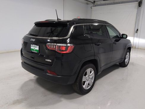 Used 2022 Jeep Compass Latitude w/ Sun and Sound Group AWD/4WD image 9