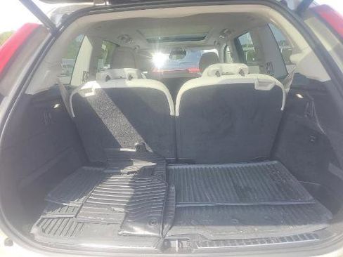 Used 2017 Volvo XC90 T6 Momentum w/ Vision Package image 7
