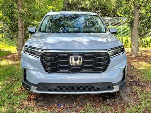 Used 2024 Honda Pilot Touring image 2