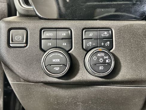Certified 2022 Chevrolet Silverado 1500 LTZ AWD/4WD image 18