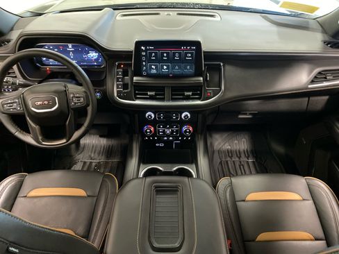 Used 2024 GMC Yukon XL AT4 w/ Technology Package image 12