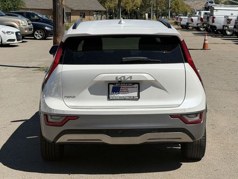 Used 2023 Kia Niro Wave w/ Wave Preserve Package FWD image 5