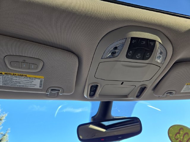 Used 2023 Chrysler Pacifica Limited FWD image 32