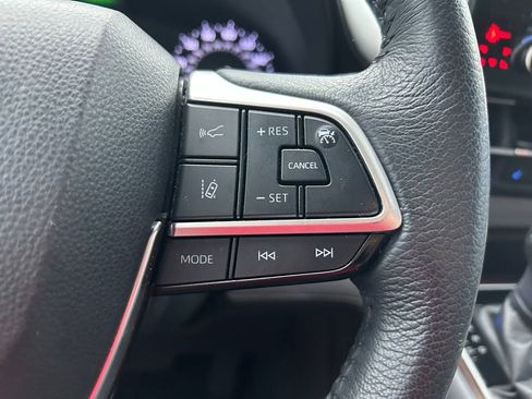 Used 2021 Toyota Sienna XLE w/ XLE Plus Package FWD image 20