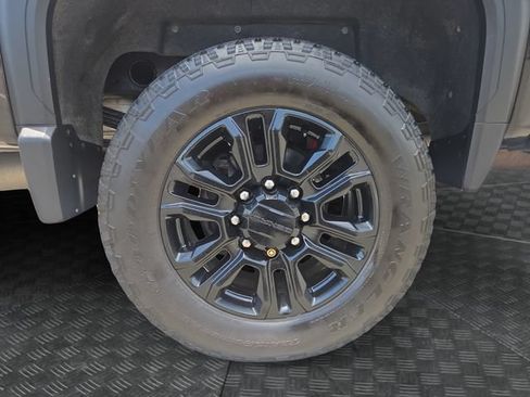 Used 2023 GMC Sierra 2500 Denali w/ Denali Black Diamond Edition AWD/4WD image 37