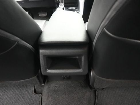 Used 2020 Toyota Camry SE image 29