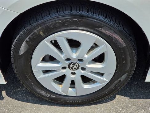 Used 2016 Toyota Prius Two FWD image 18