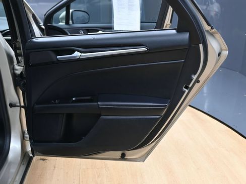 Used 2018 Ford Fusion Energi Titanium FWD image 33