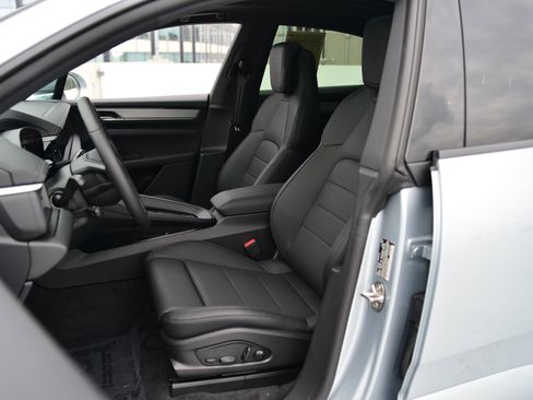 New 2025 Porsche Macan 4 Electric image 5