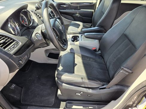 Used 2019 Dodge Grand Caravan SXT FWD image 7