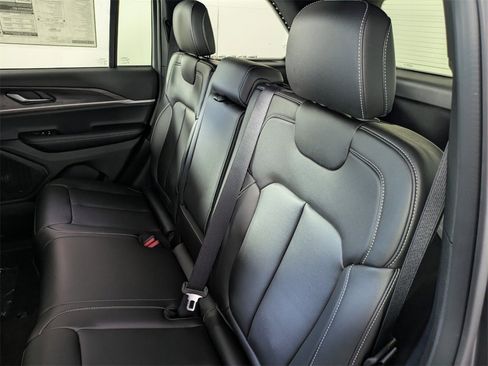 New 2025 Jeep Grand Cherokee Limited w/ Black Appearance Package image 15