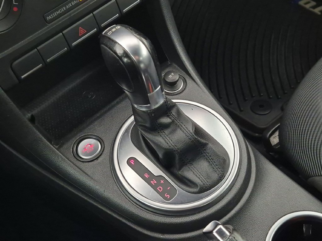 Used 2014 Volkswagen Beetle TDI FWD image 25